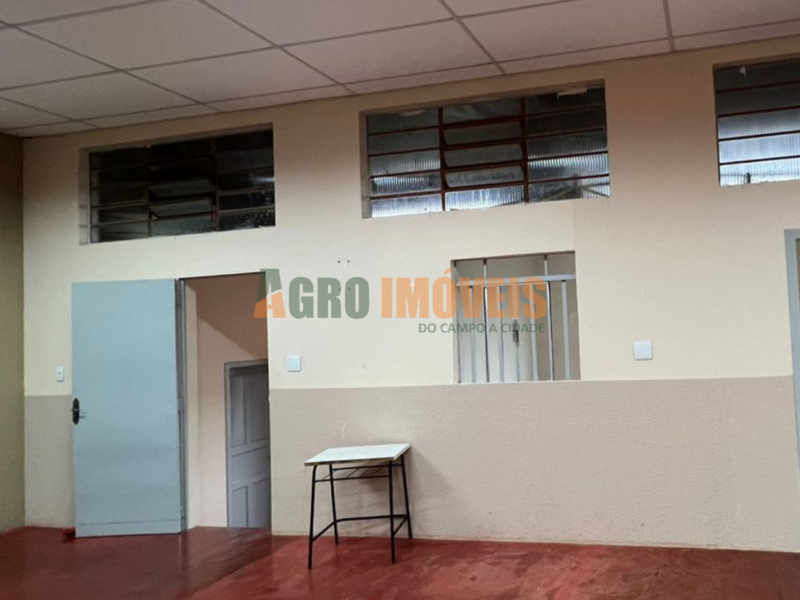 BARRACÃO COMERCIAL NO BONSUCESSO