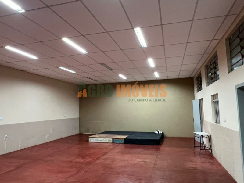 BARRACÃO COMERCIAL NO BONSUCESSO