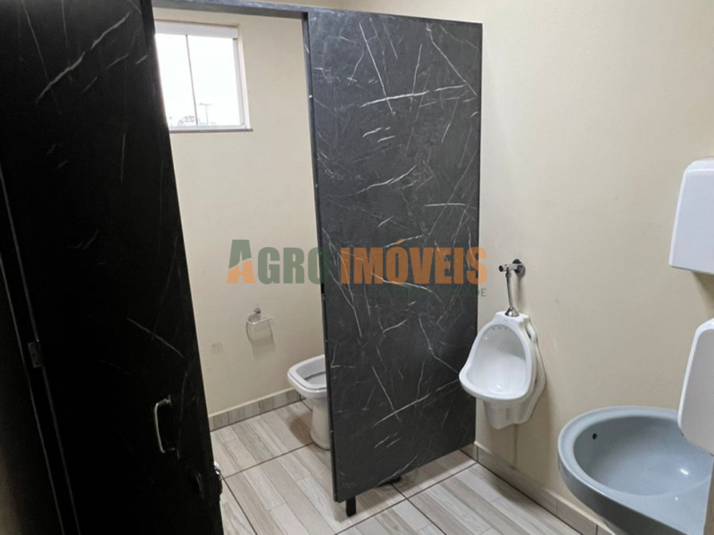BARRACÃO COMERCIAL NO BONSUCESSO
