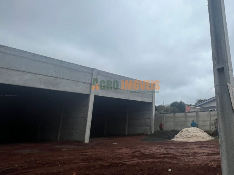 BARRACÃO NOVO PRÓXIMO AO AEROPORTO