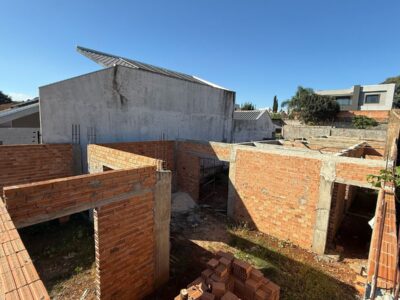 OPORTUNIDADE PARA CONSTRUTORES! CASA DE ALTO PADRÃO EM CONSTRUÇÃO BAIRRO NOBRE