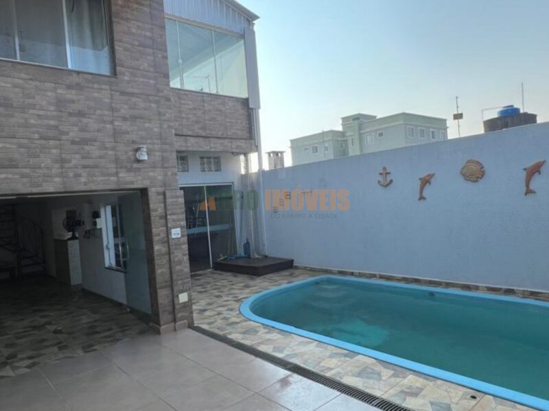SOBRADO COM PISCINA NO PÉROLA DO OESTE (PERMUTA POR IMÓVEIS)